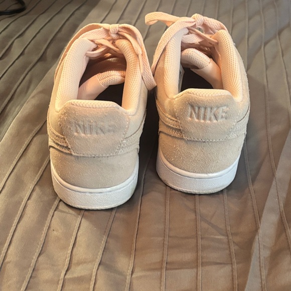 Nike court vision low  Women's Soft Pink Sneakers size 8 - Picture 6 of 9